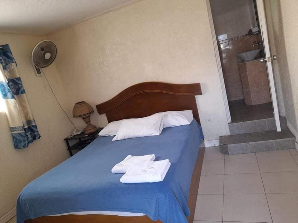 Blue Rock Resort Olongapo Bagian luar foto