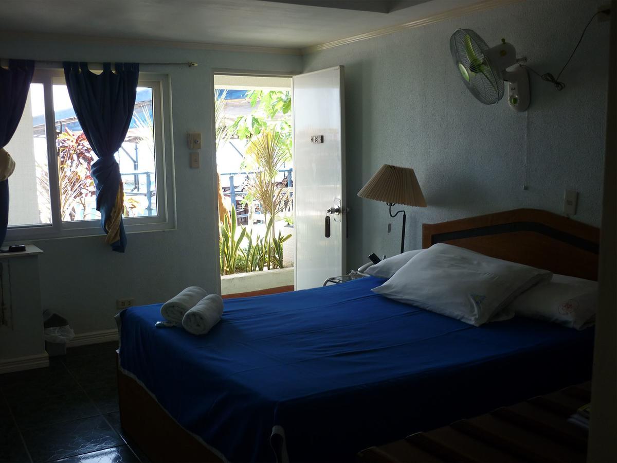 Blue Rock Resort Olongapo Bagian luar foto
