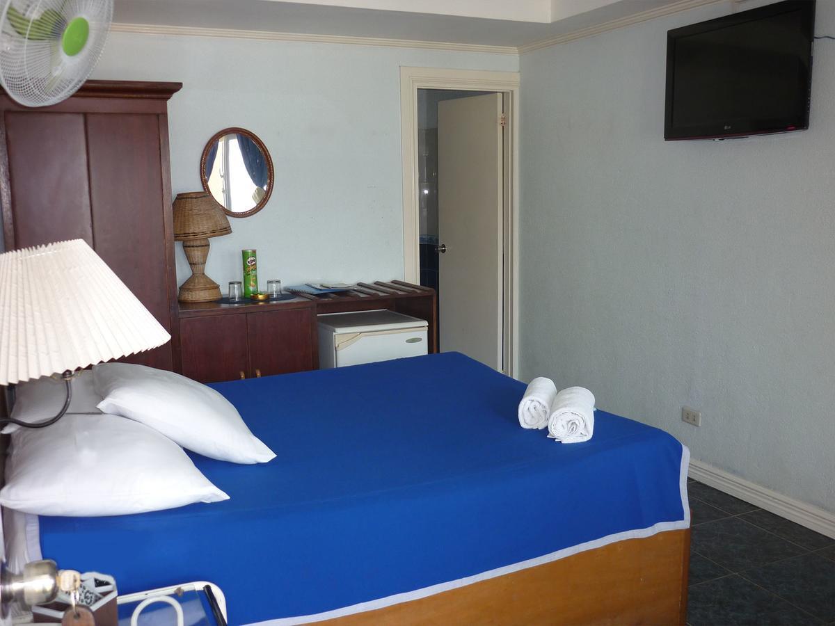 Blue Rock Resort Olongapo Bagian luar foto